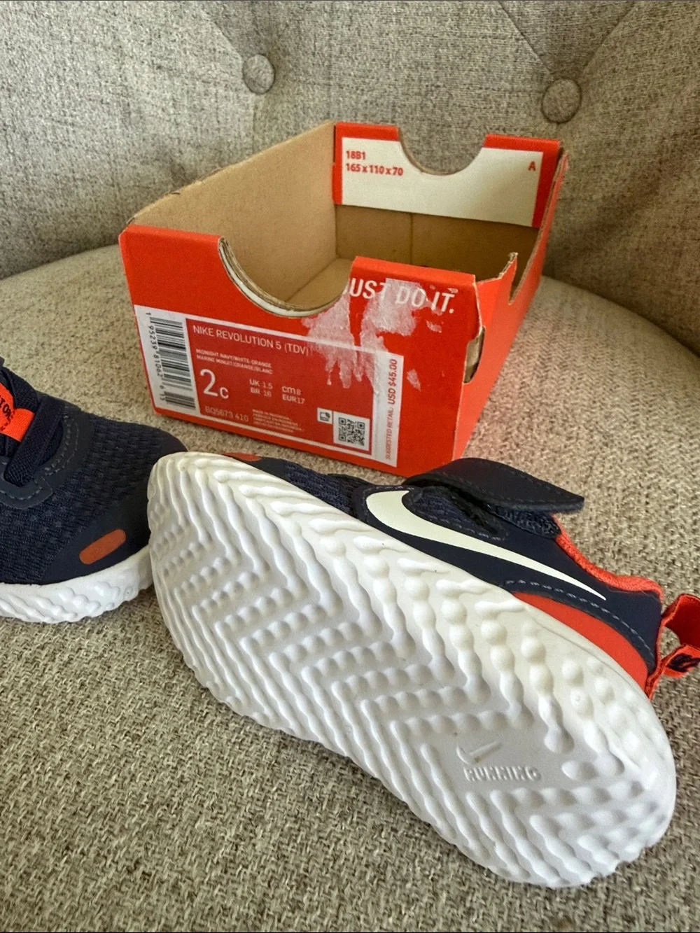 Nike Kids Navy & Coral Lightweight Hook-and-Loop Sneaker White Swoosh size 2C